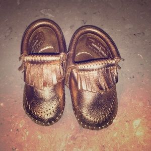 Infant Minnetonka Rose Gold Moccasins